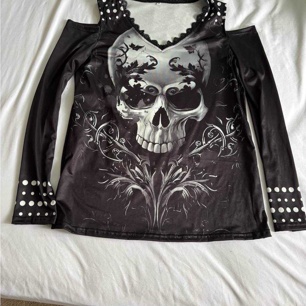 Black Skull Graphic Women's Top